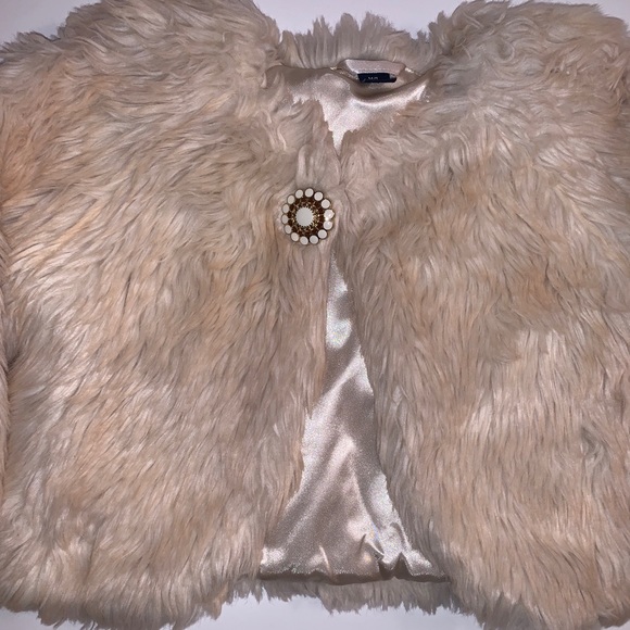 Baby Gap Boujee Faux Fur Cropped Jacket w/Broach Size: Med/Large EUC - Picture 2 of 8